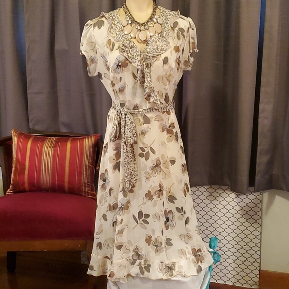 MSK Dresses & Skirts - MSK Petite sheer flowy dress